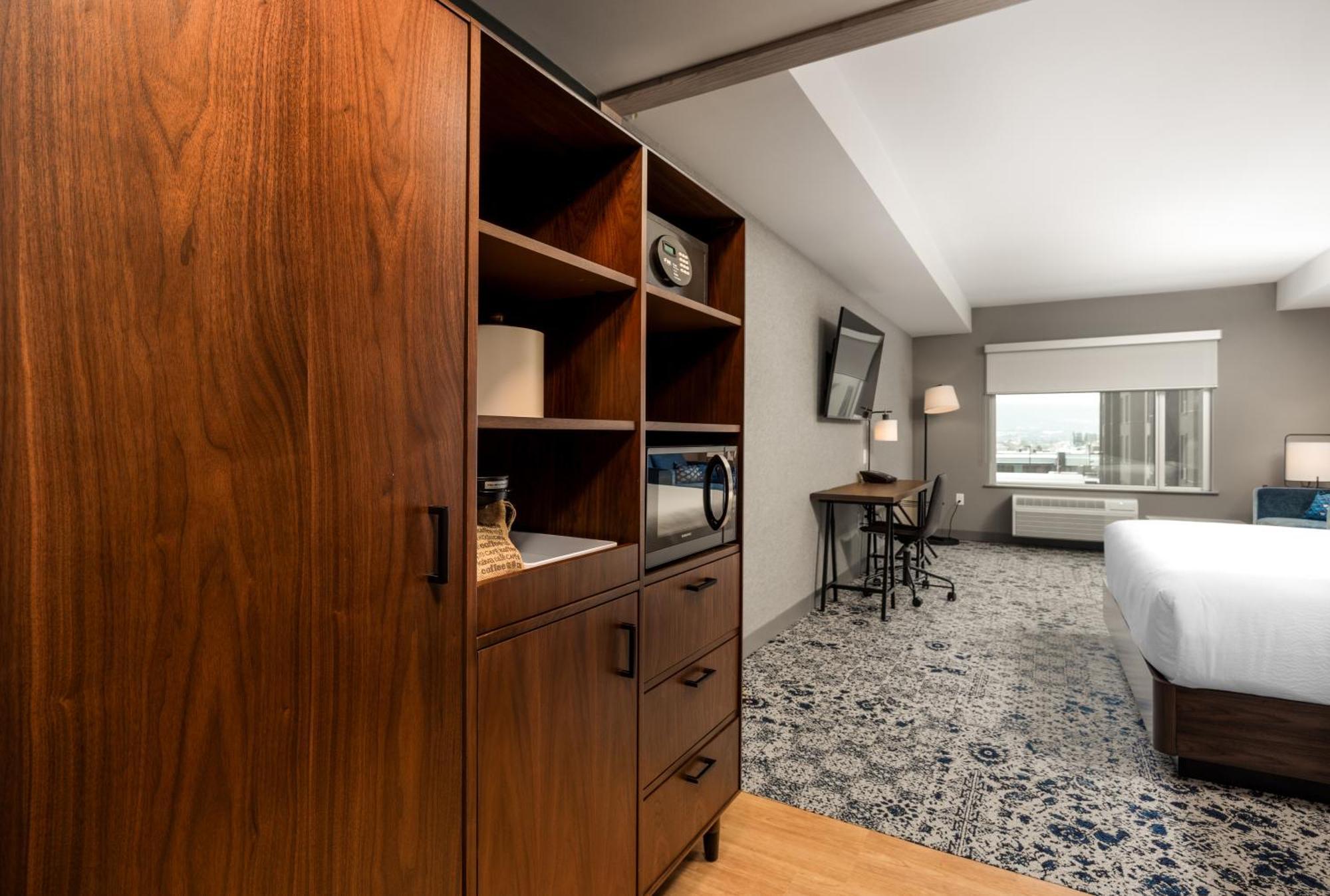 Four Points By Sheraton Kelowna Airport Bagian luar foto