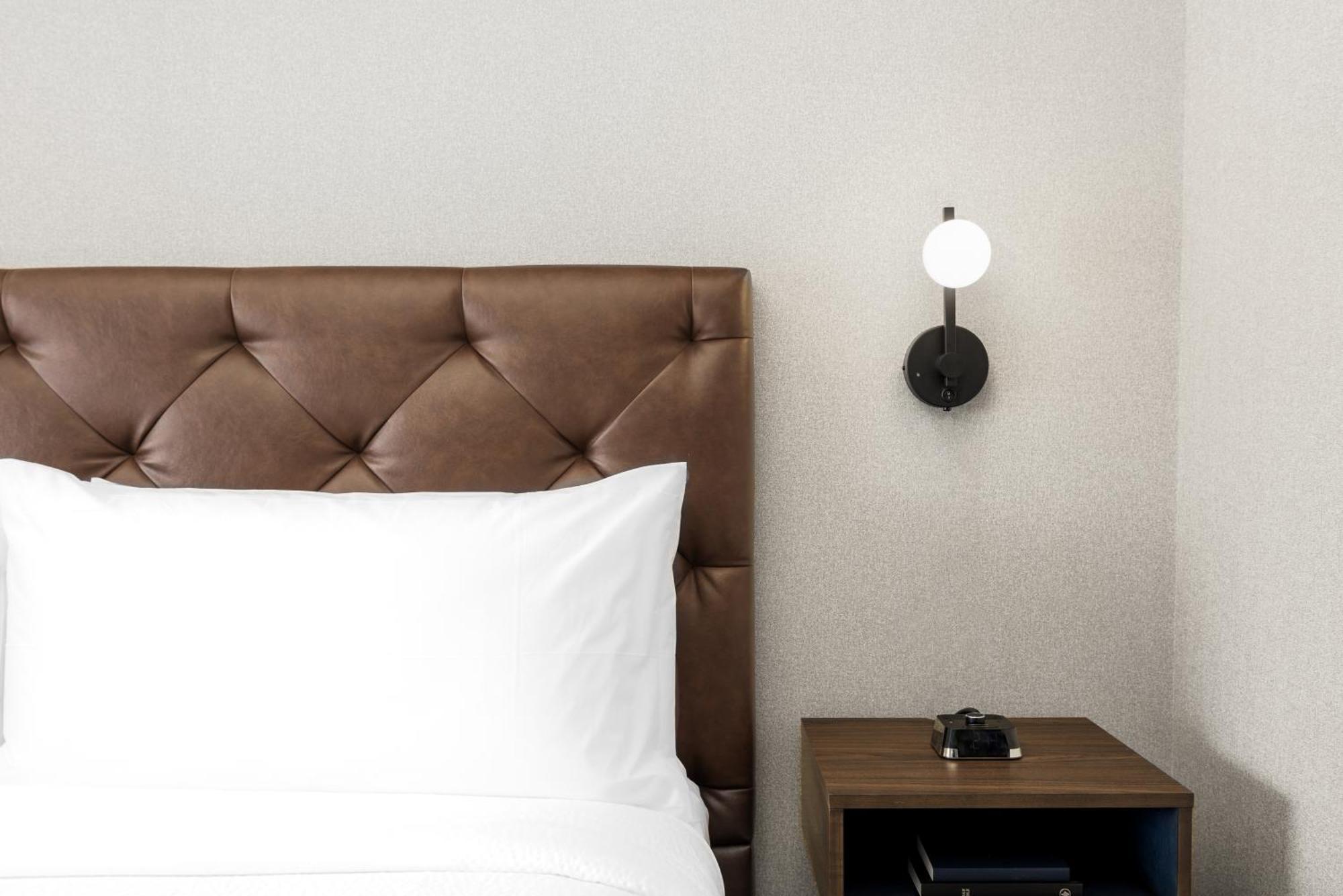 Four Points By Sheraton Kelowna Airport Bagian luar foto