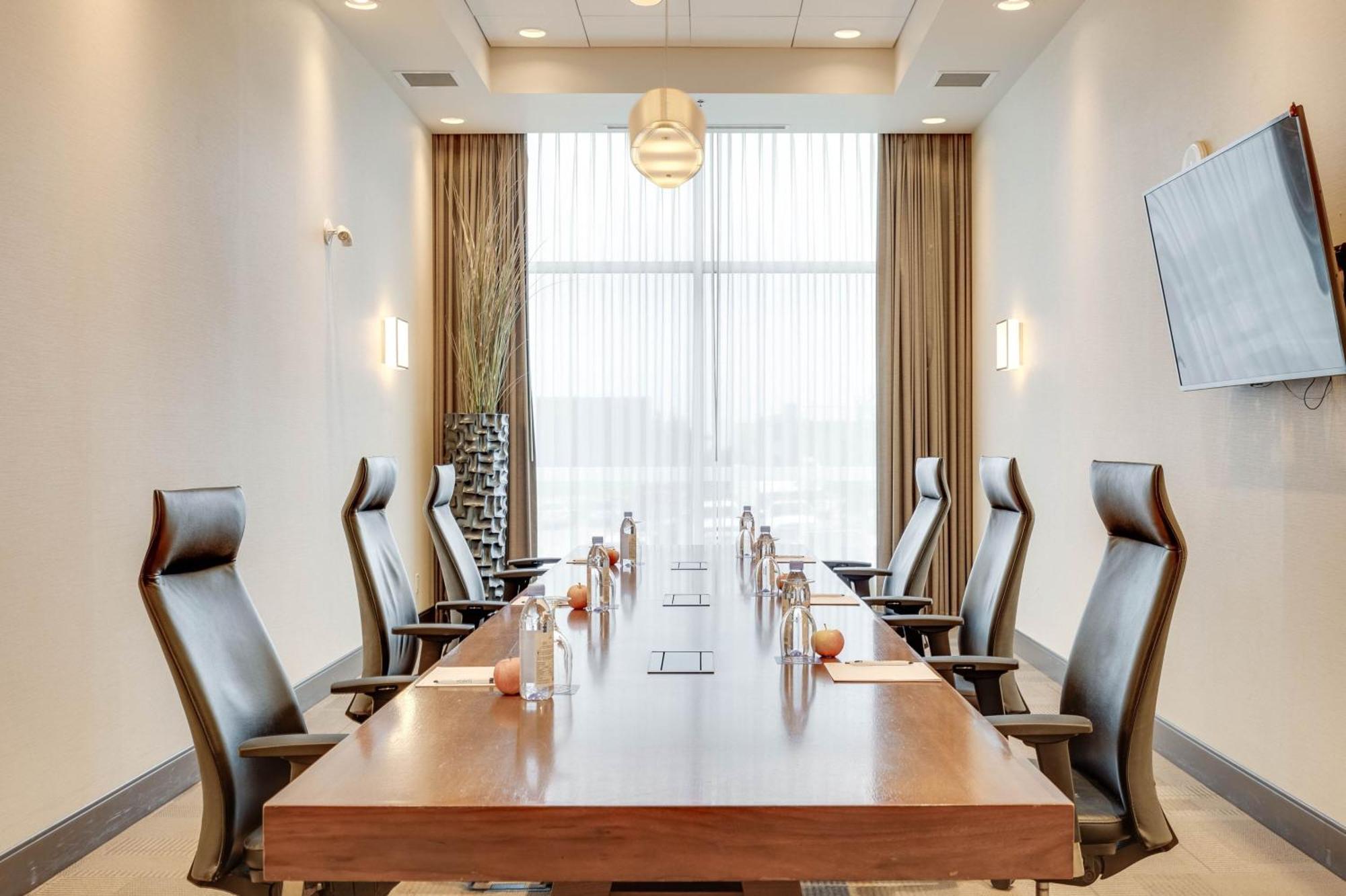 Four Points By Sheraton Kelowna Airport Bagian luar foto