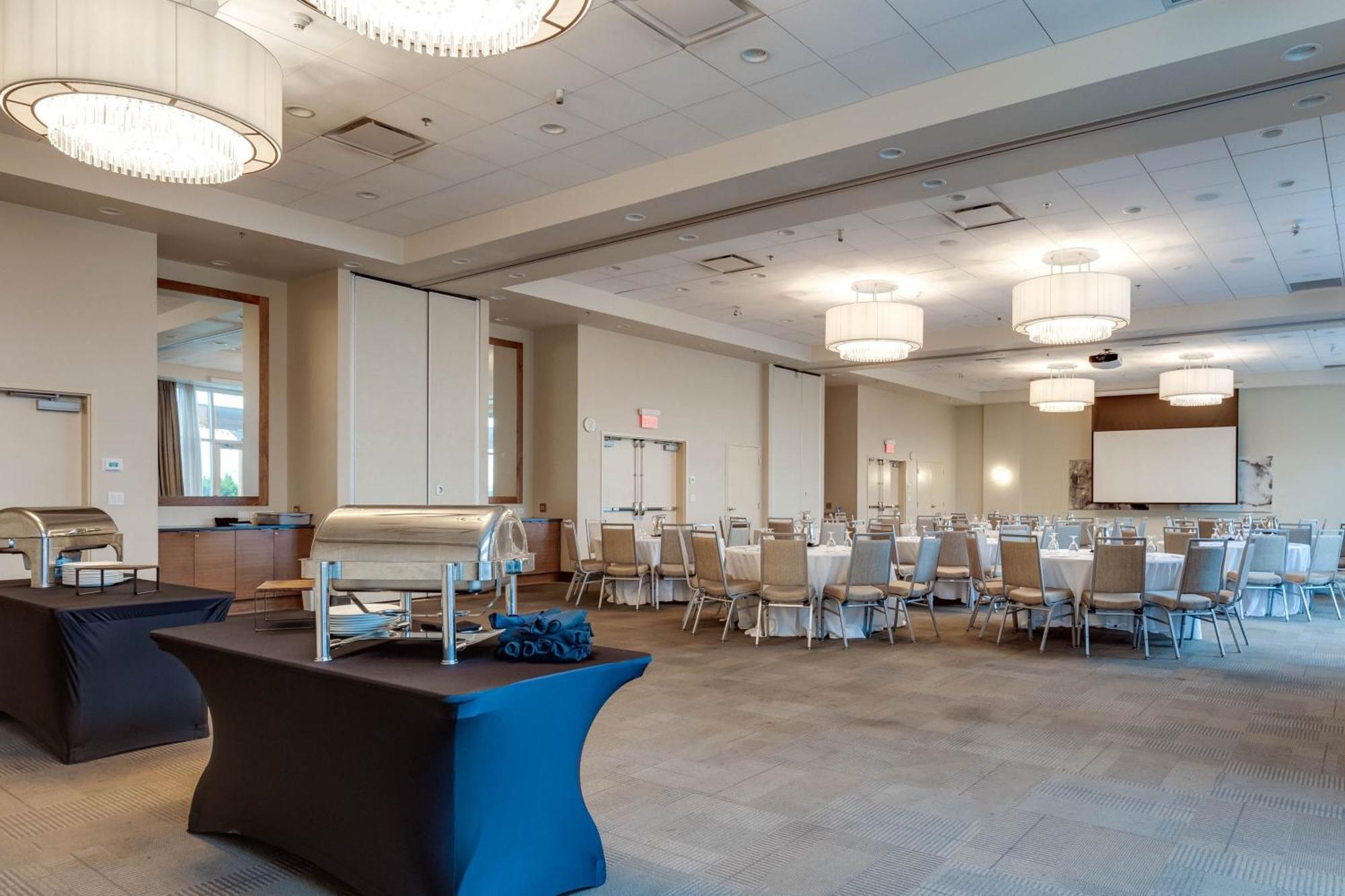 Four Points By Sheraton Kelowna Airport Bagian luar foto