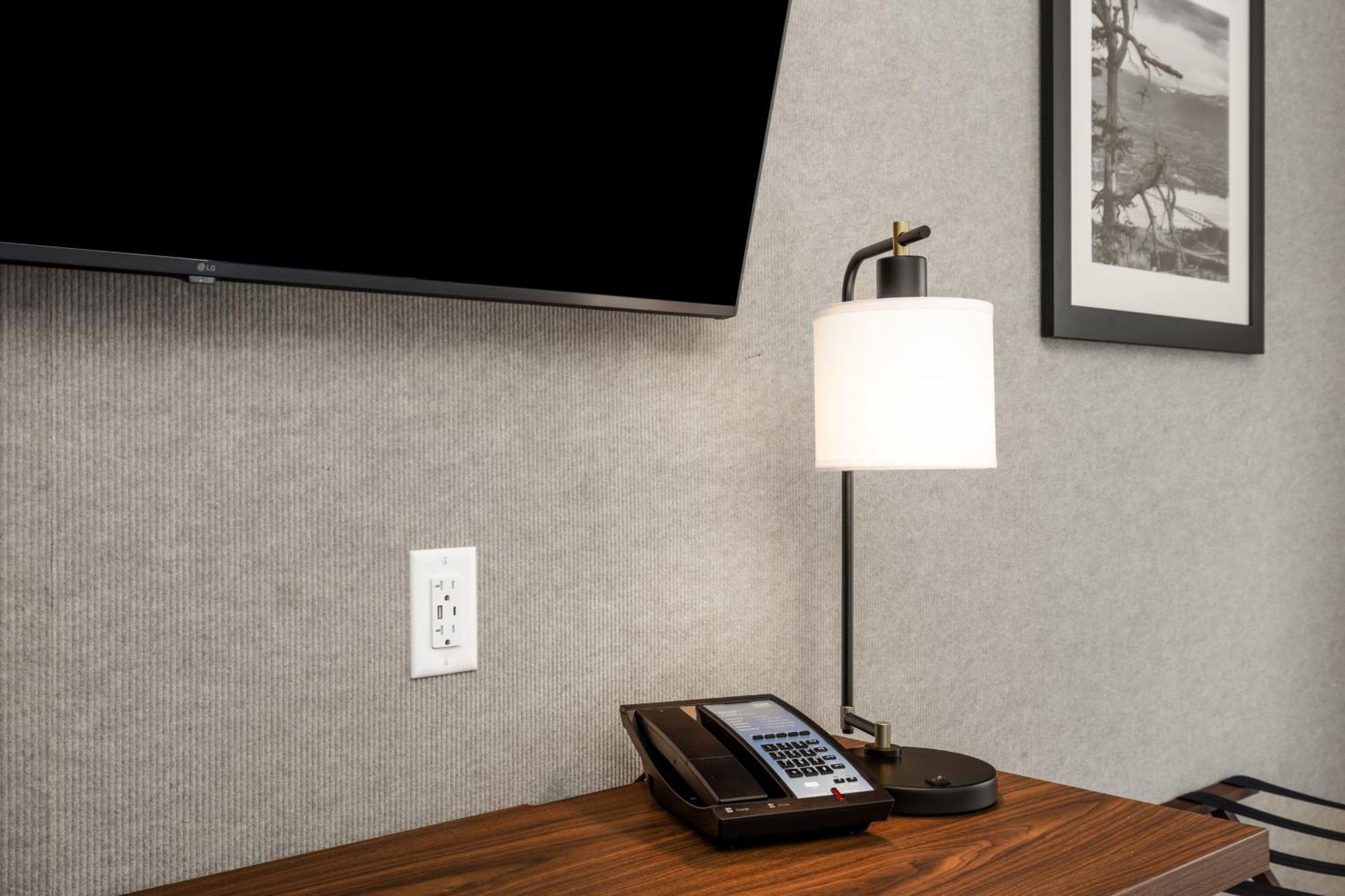 Four Points By Sheraton Kelowna Airport Bagian luar foto