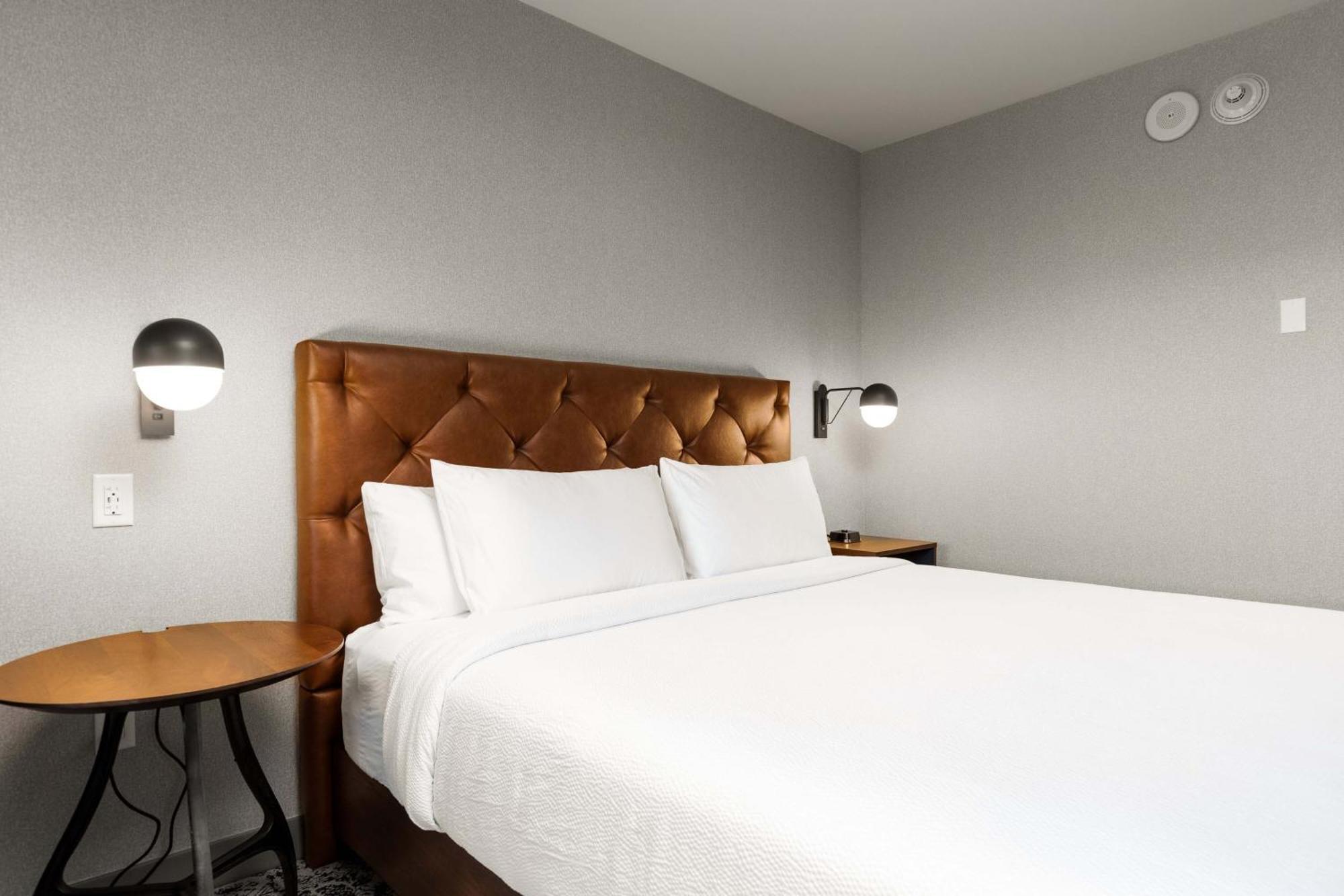 Four Points By Sheraton Kelowna Airport Bagian luar foto
