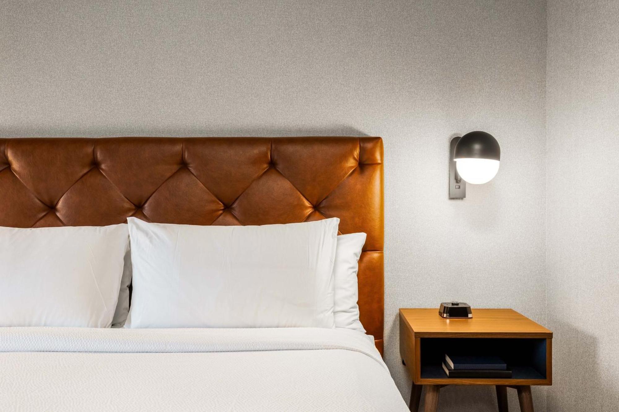 Four Points By Sheraton Kelowna Airport Bagian luar foto