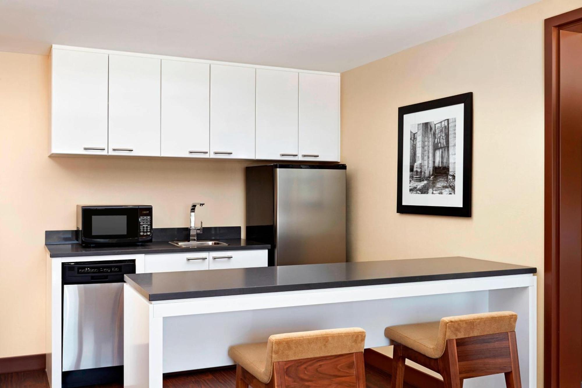 Four Points By Sheraton Kelowna Airport Bagian luar foto