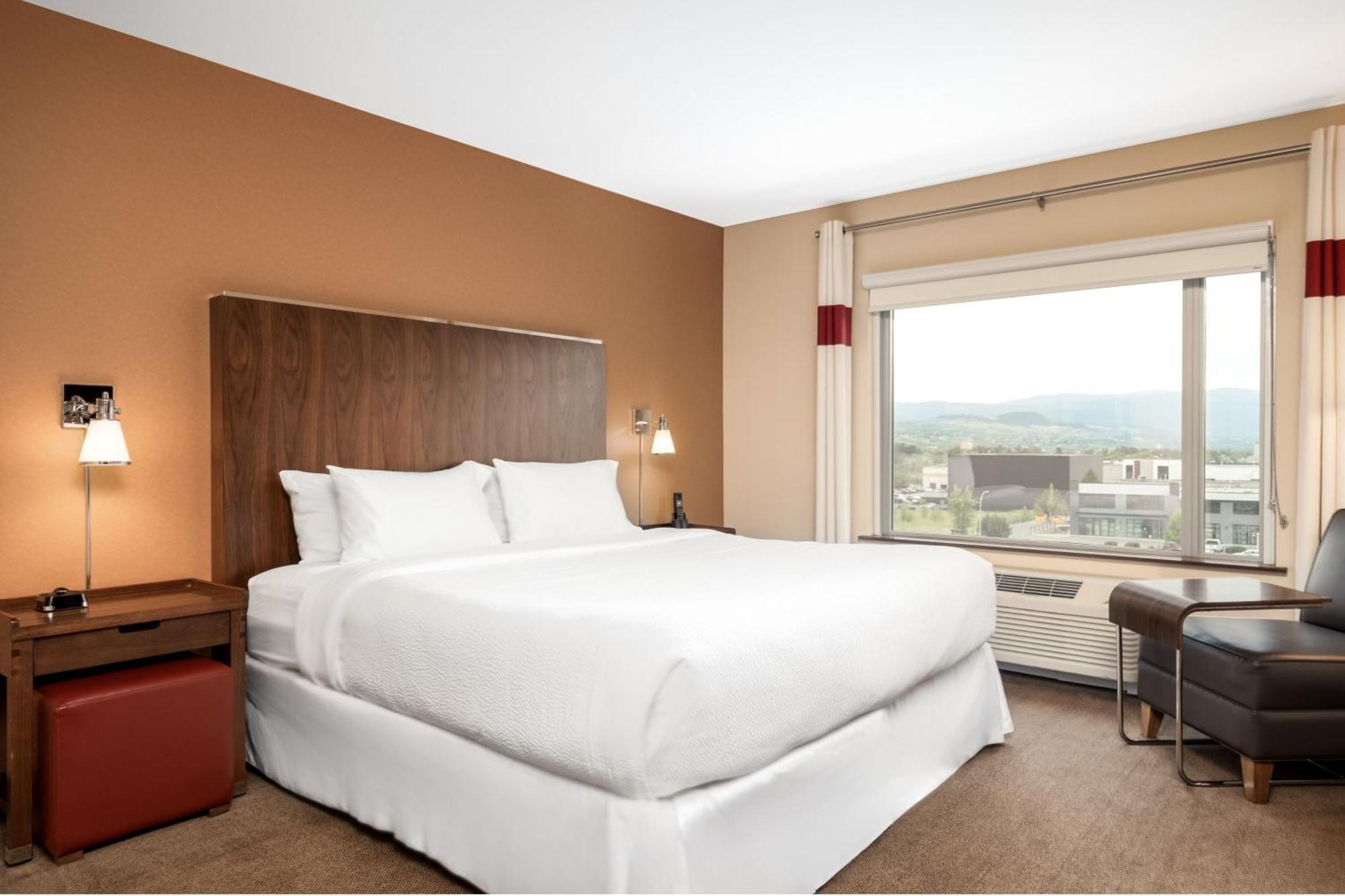 Four Points By Sheraton Kelowna Airport Bagian luar foto