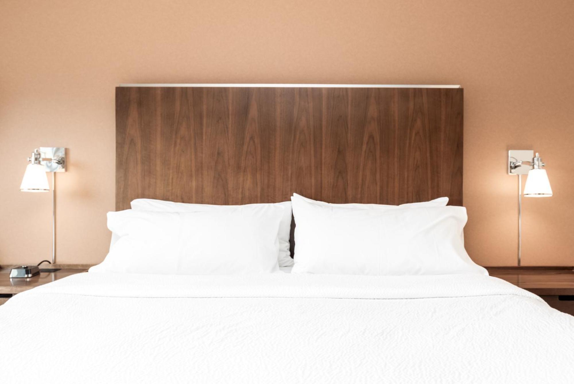 Four Points By Sheraton Kelowna Airport Bagian luar foto