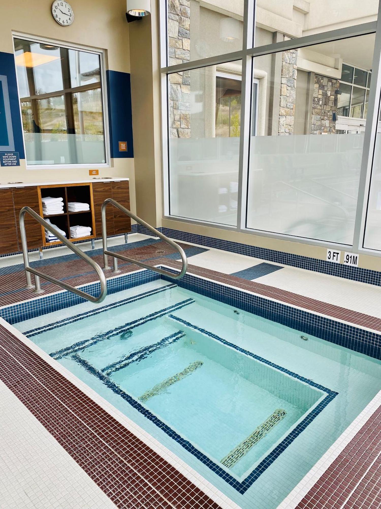 Four Points By Sheraton Kelowna Airport Bagian luar foto